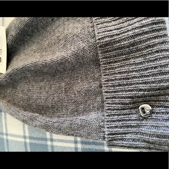 🥶 UGG hat - Picture 2 of 3